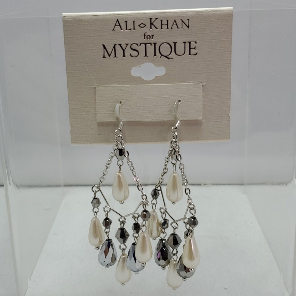 ALI KHAN DROP EARRINGS PEARL AND SILVER